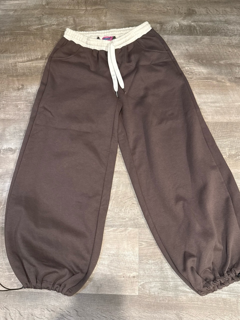 Edikted Women’s Brown Drawstring Sweatpants with drawstring at ankles, size m.